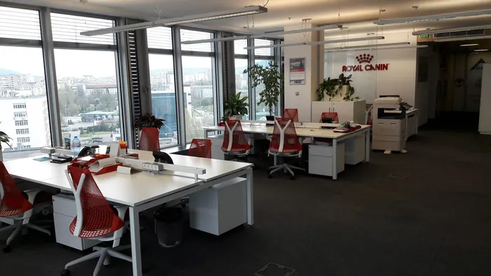 Почистване на лакирани мебели – ръчна обработка, излъскване и полиране